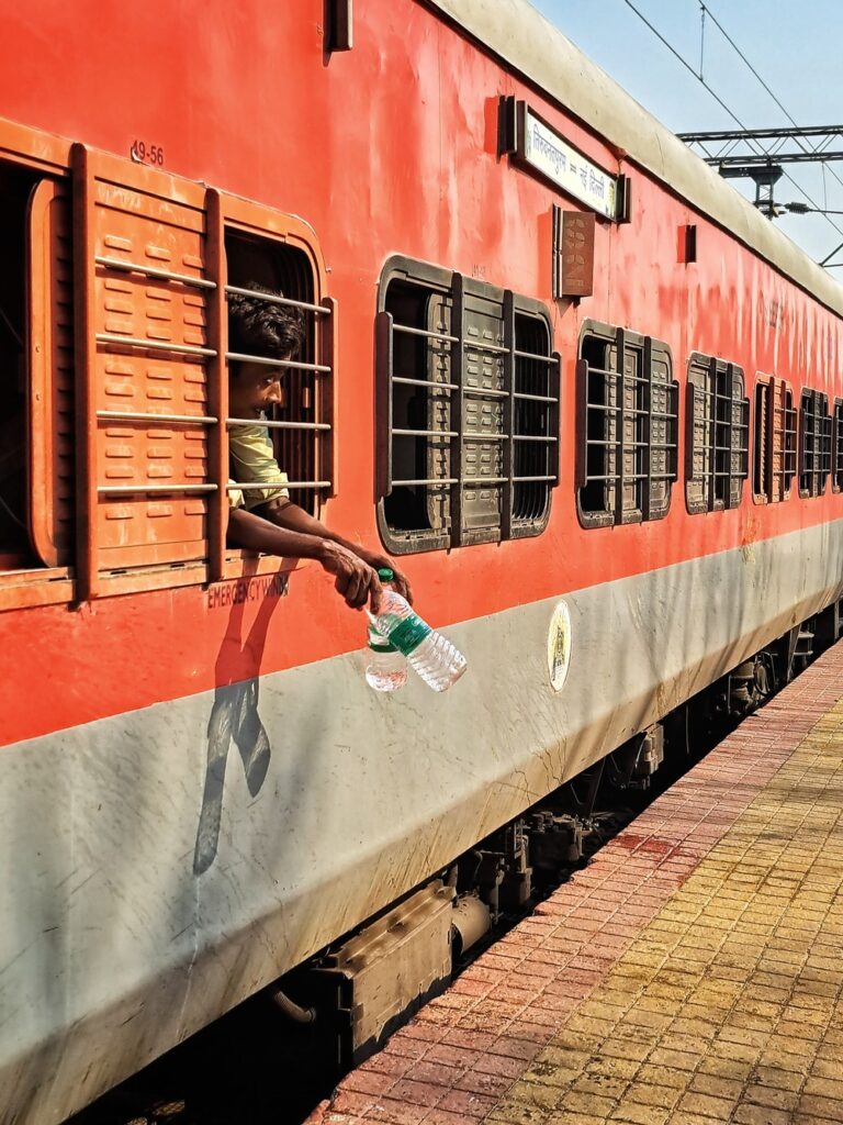 treni india railways IRCTC sleeper class train giovannacirce turismo guidalocale