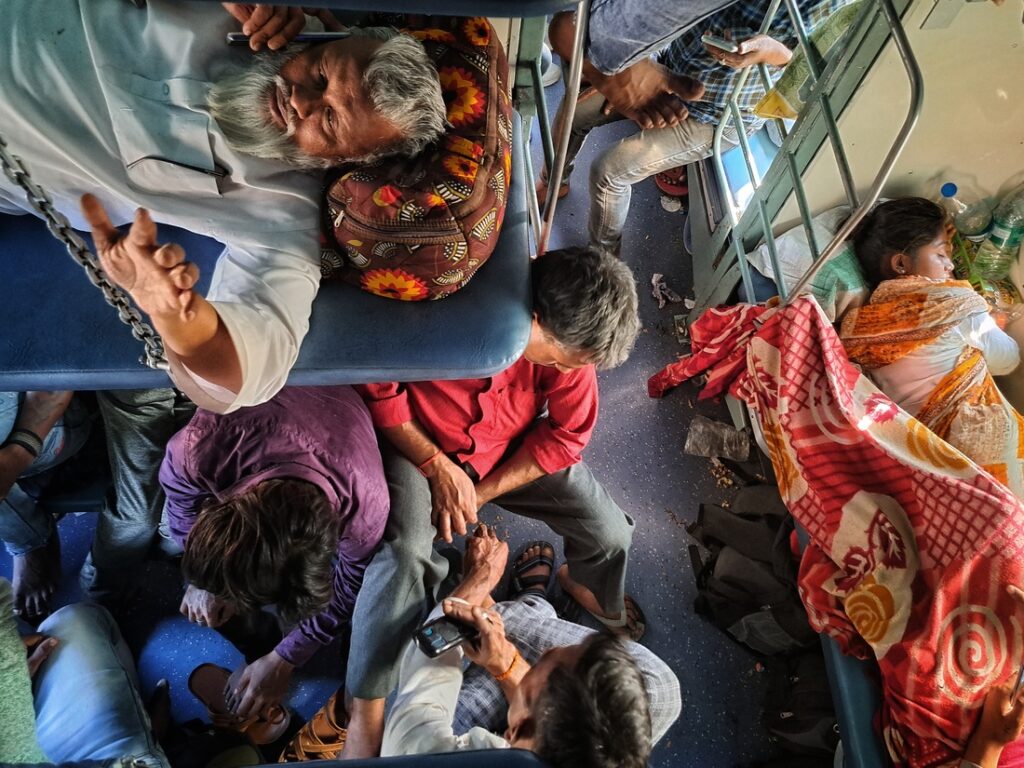 sleeperclass, keralaexpress, indiarailways, train, passengers, giovannacicre, guidalocale, viaggiare