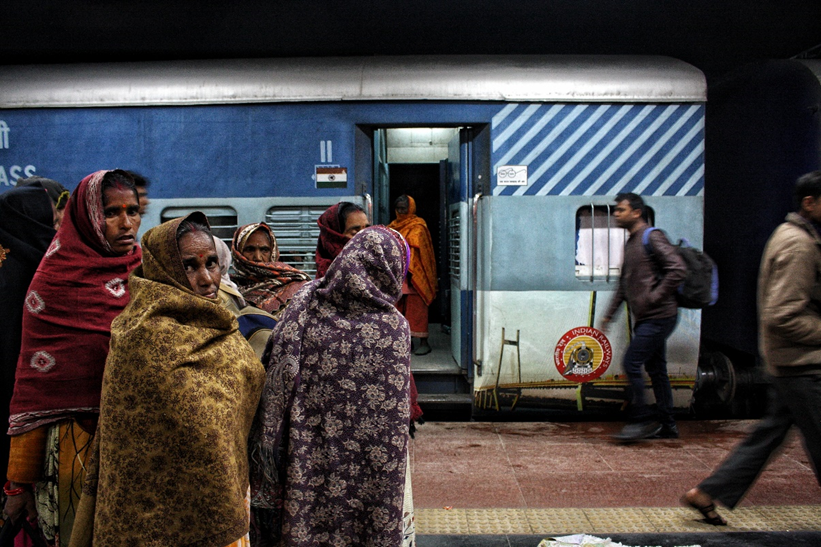 india, varanasijunction, indiarailways, sleeperclass, women, localguide, giovannacirce, viaggiare